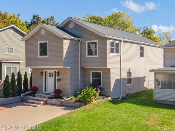 72 N North Shore Dr, Lake Orion, MI 48362