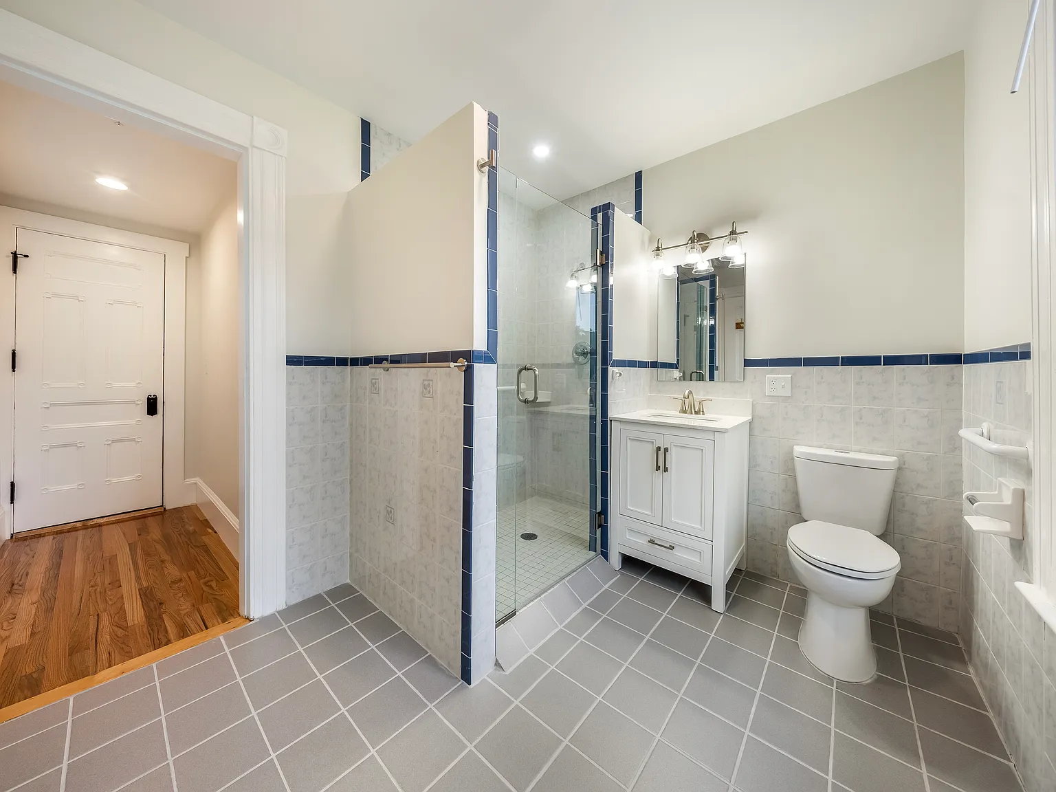 2 bed, 1400 sqft, $2,700 — Photo 2