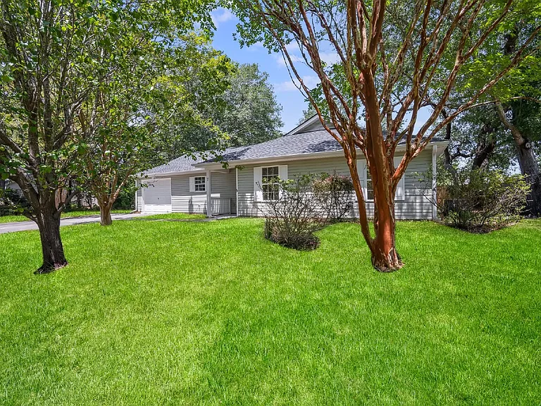 7 Grandiflora Ln — Photo 1