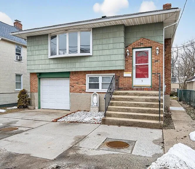 9 Bay Beach Ave — Photo 3