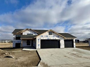 607 Kestrel Ln, Brookings, SD 57006