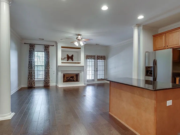 1823 Brentwood Pointe #1823 — Photo 3
