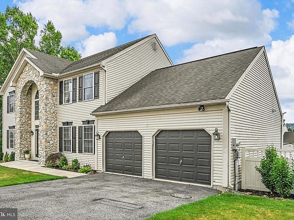 5th image of 21 Shelly Dr