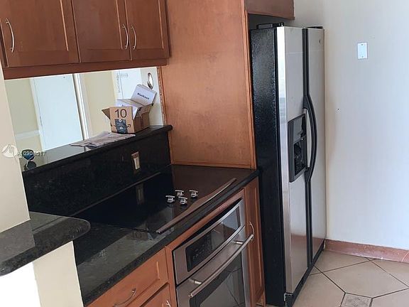 5th image of 2350 NE 135th St APT 705