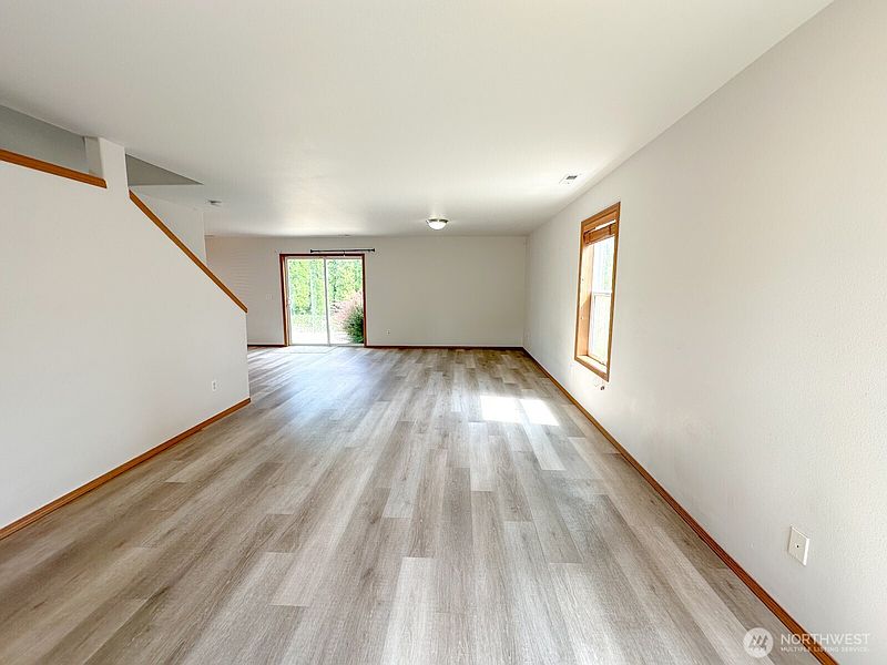 3rd image of 17929 Silver Creek Avenue E