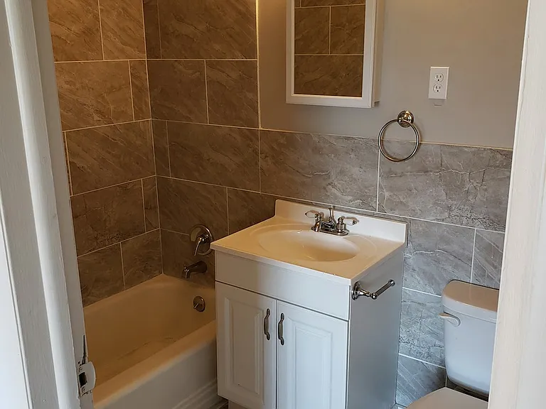 518 Baker St #8 — Photo 3