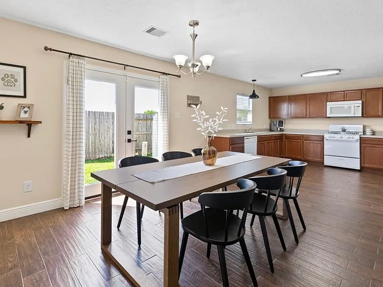 16535 Burnell Oaks Ln — Photo 7