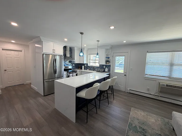 135 Wharfside Dr — Photo 2