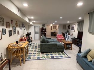 1956 Calvert St NW APT 1, Washington, DC 20009