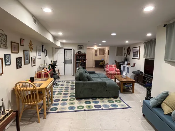 1956 Calvert St NW APT 1, Washington, DC 20009