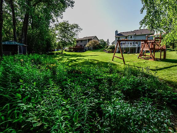 3rd image of 1716 Commonwealth Dr