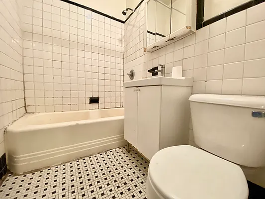 Rented by Capri Jet Realty Corp | media 12