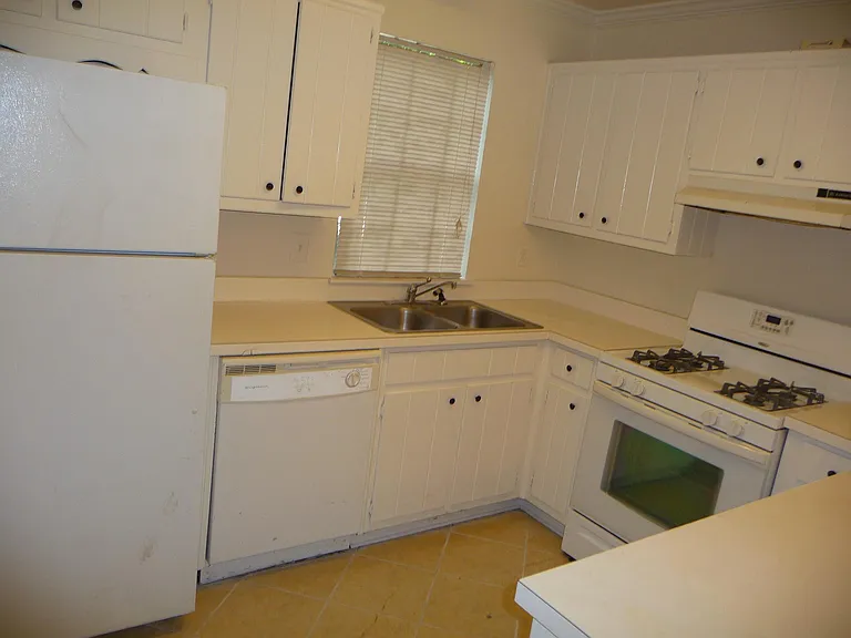 1546 Park Creek Cv NE — Photo 4