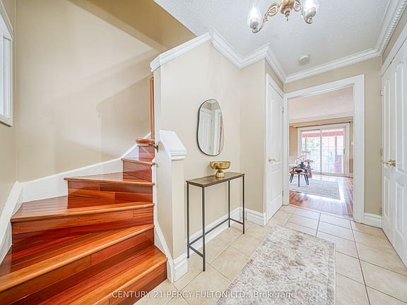 5th image of 109 Swinton Cres