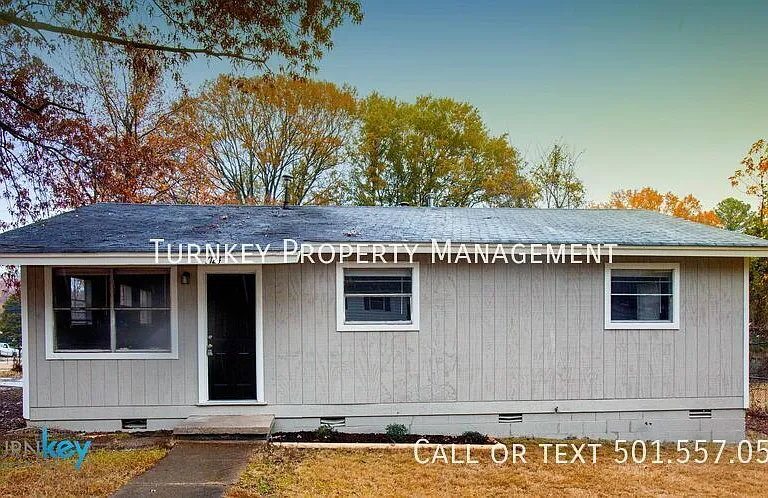 7124 Twin Oaks Rd — Photo 1