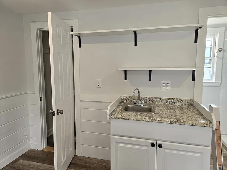 182 Sea St #10 — Photo 6