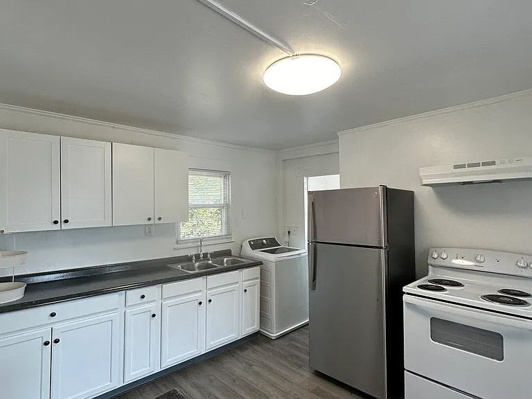 35 Maud St #2 — Photo 29