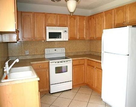 3rd image of 3035 Lake Vista Dr