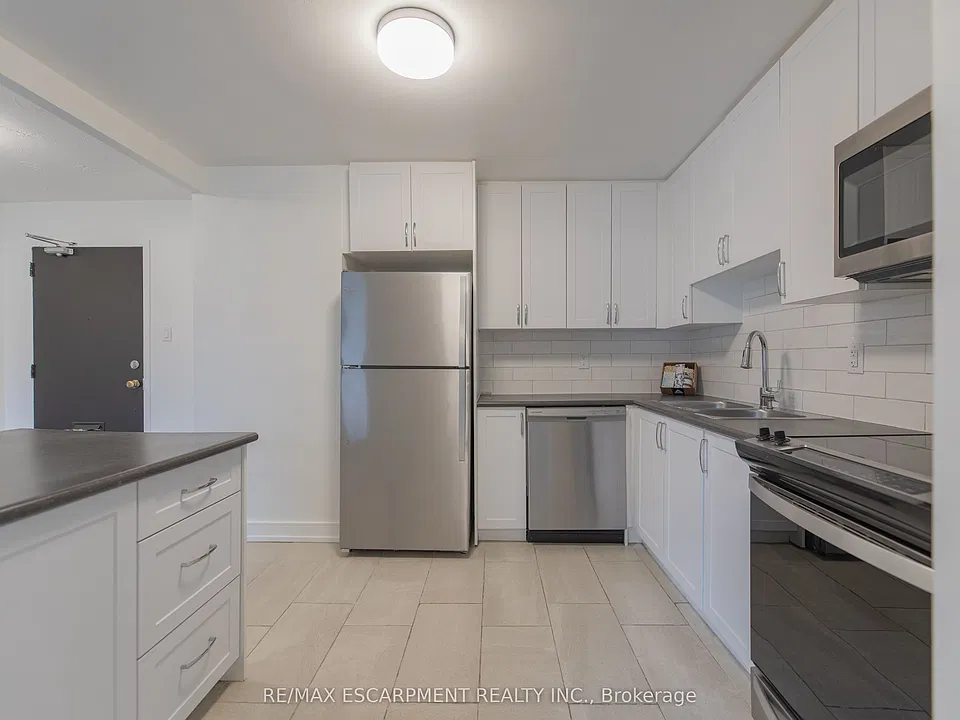 285 Erb St W #809