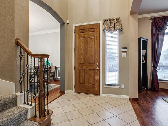 2nd image of 14 Lake Glen Ct
