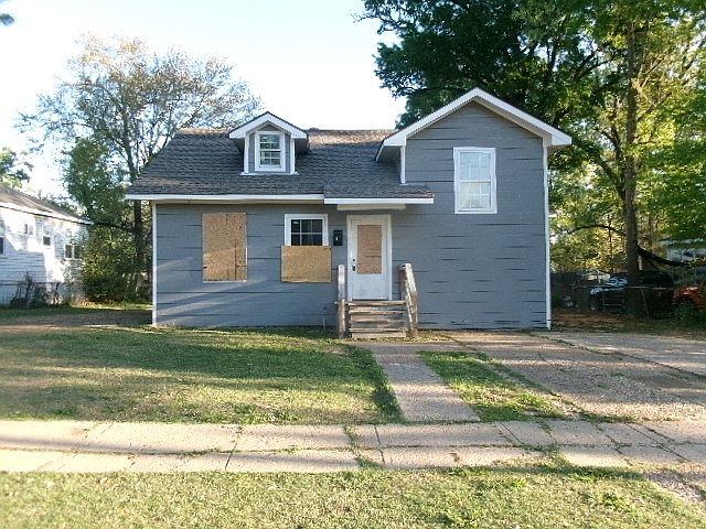 1st image of 226 Topeka St