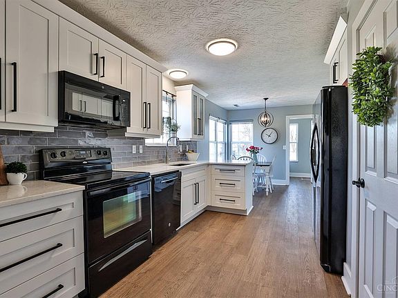 5th image of 2095 Wood Brook Ct