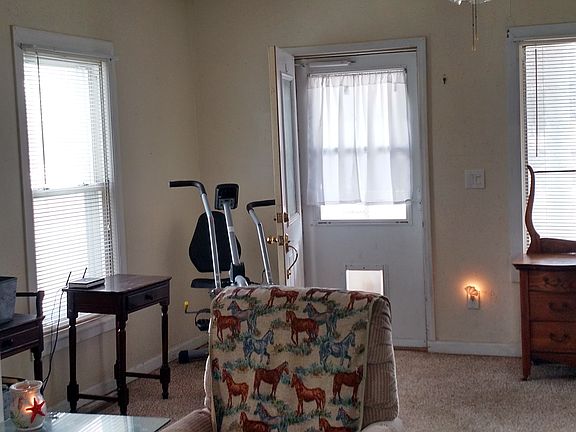 5th image of 270 Main St
