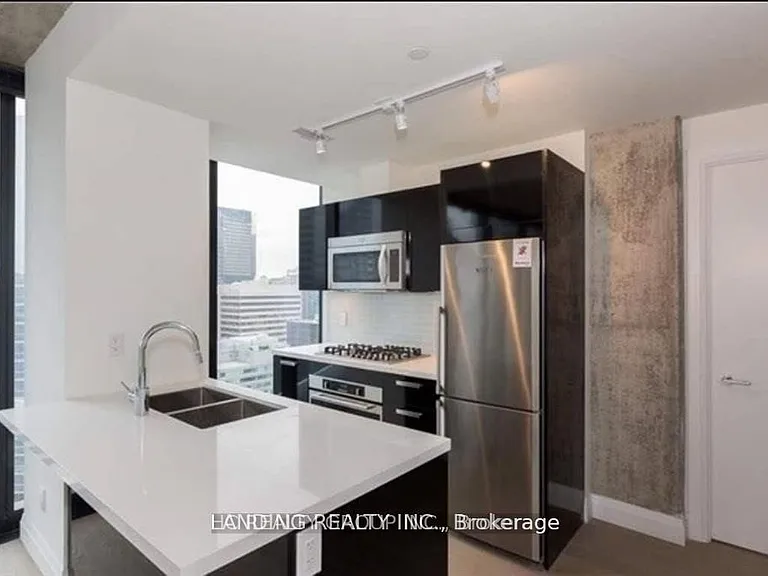 224 King St W #2503 — Photo 4