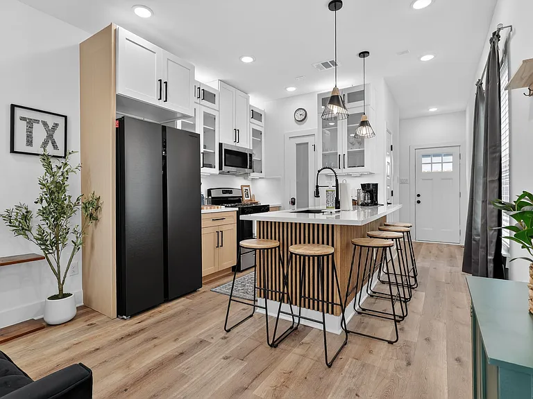 4609 Bricker St #C — Photo 4