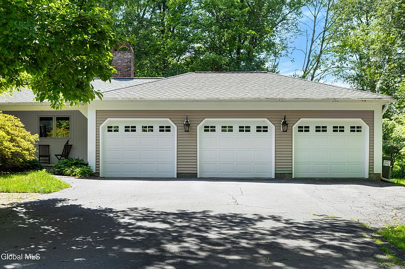 4th image of 17 Schuyler Hills Road