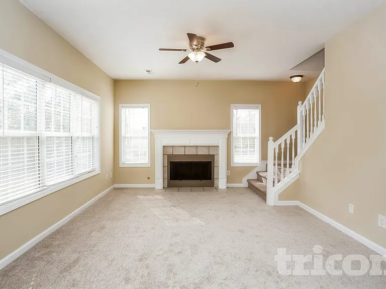 585 Chastleton Dr — Photo 7