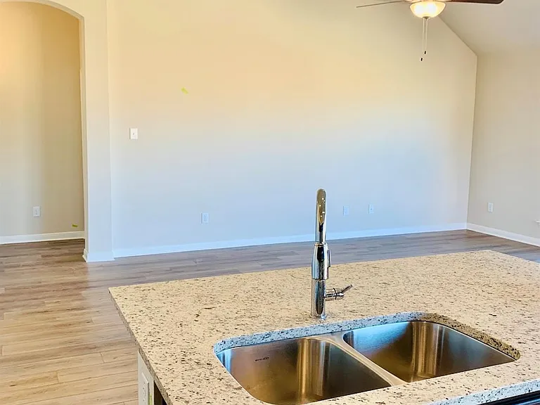 808 Fallbrook Dr — Photo 21