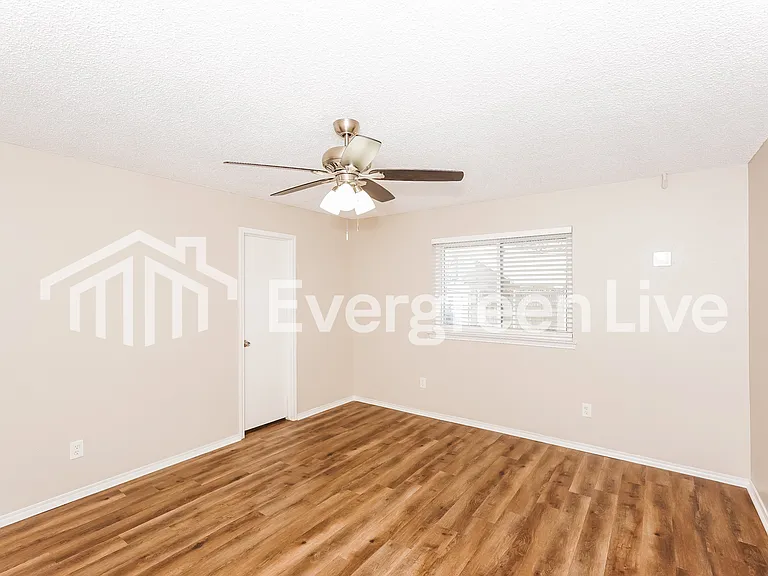 5705 Cedar Ridge Dr — Photo 10