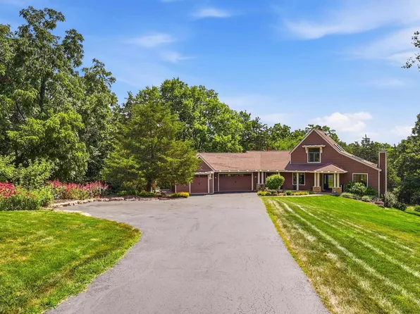 8 Arrowwood Ln, Galena, IL 61036