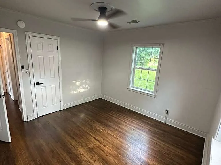 344 E Woodrow Pl — Photo 10