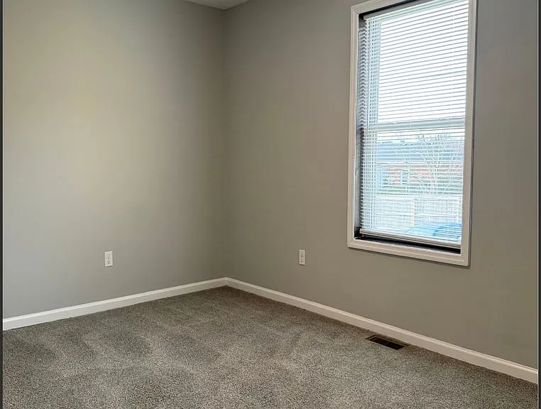 421 Garden City Dr — Photo 10