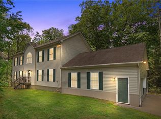 9 N Park Pl, Hyde Park, NY 12538