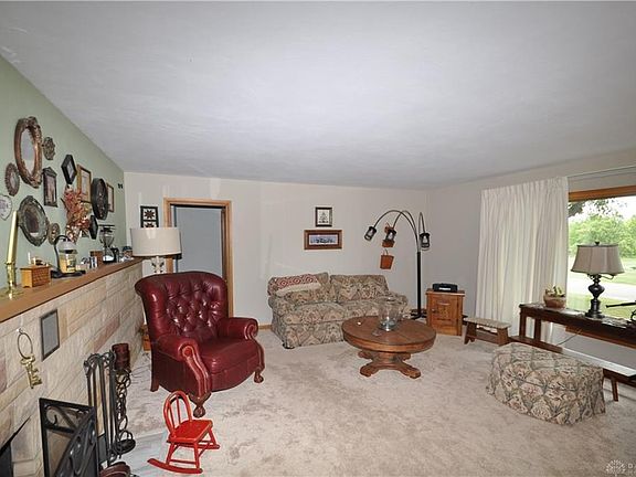 2nd image of 213 Memorial Dr