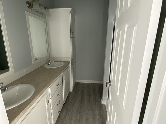 4th image of 468 Cary Ln #235