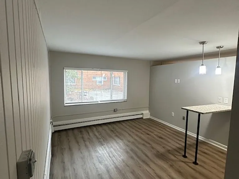 Walnut Manor Apartments — Photo 15