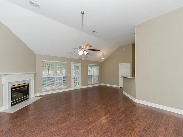 1009 Nighthawk Ln — Photo 4