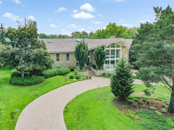 1916 Midwest Club Pkwy, Oak Brook, IL 60523