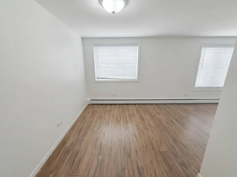5686 N Elston Ave — Photo 3