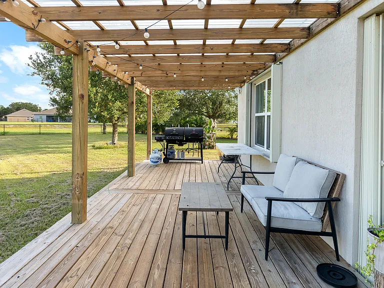 5648 NW Lorna Ct — Photo 11