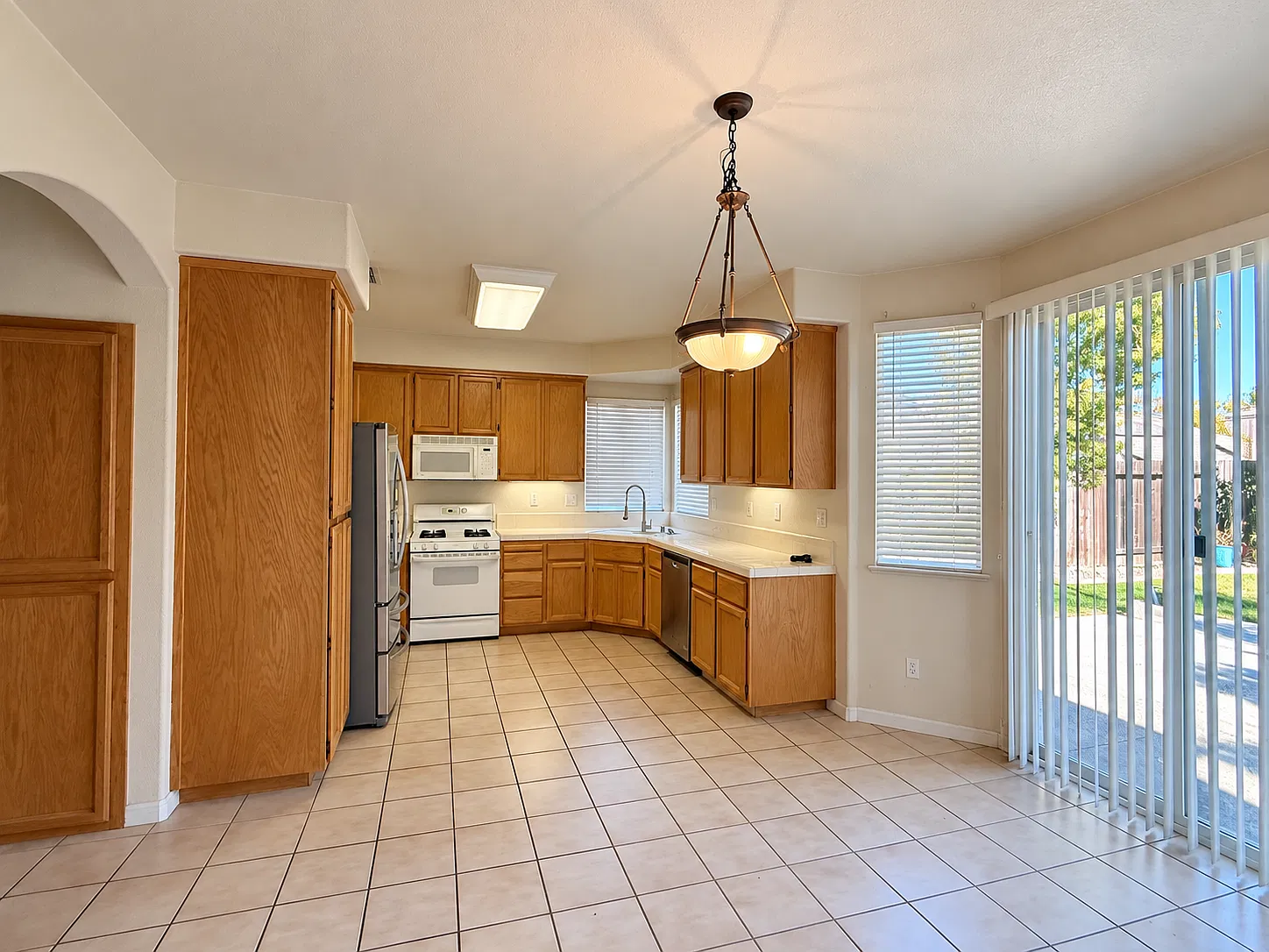 4 bed, 2350 sqft, $3,295 — Photo 2