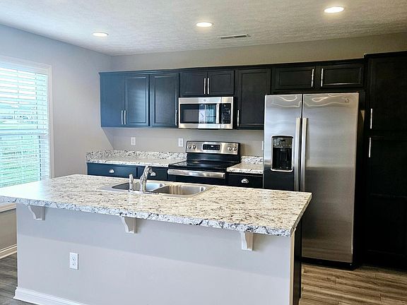 3rd image of 636 Big Leaf Ave