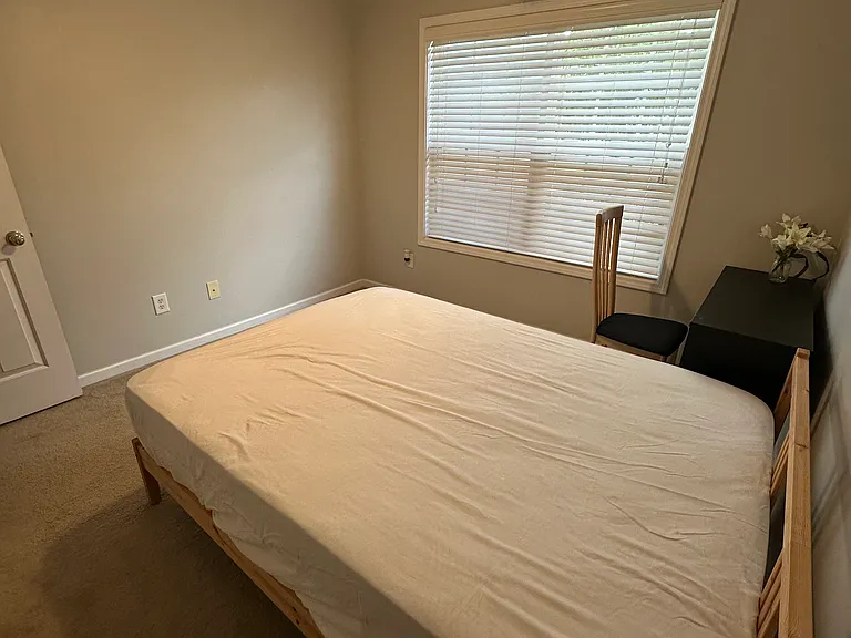 716 W Vincent Dr — Photo 4