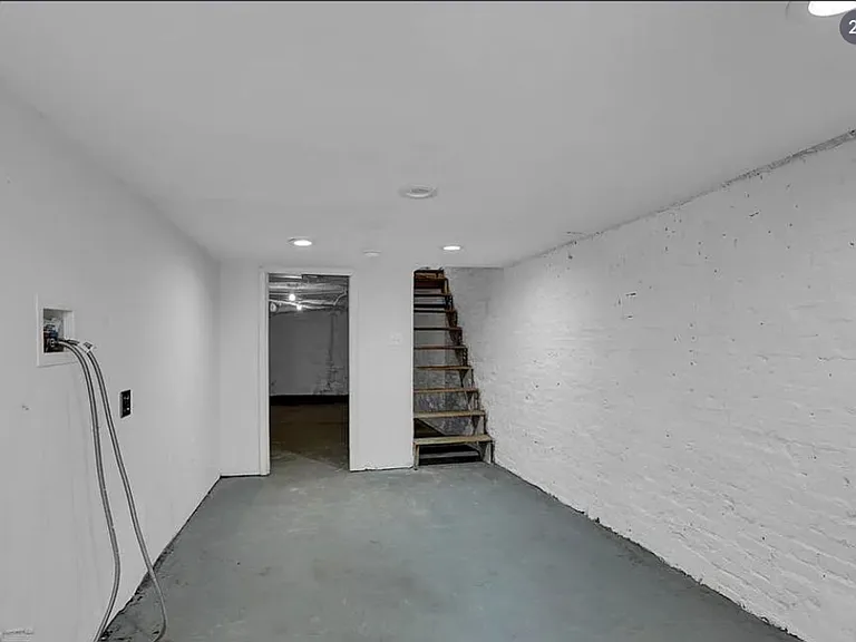 1520 Holbrook St — Photo 5