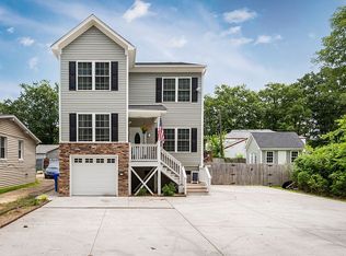 804 Pine Harbor Dr, Norfolk, VA 23502