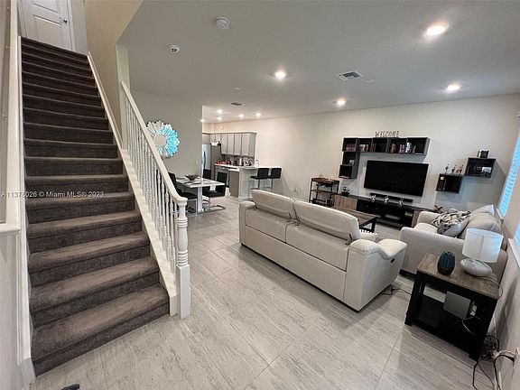 3rd image of 5180 Eucalyptus Dr Unit 3